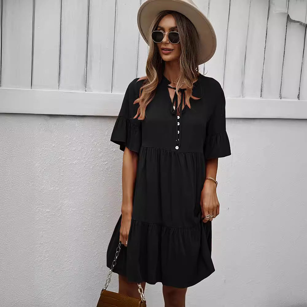 Damen lässiges Kleid mit femininem Rüschendesign und Knopfdetails Drune