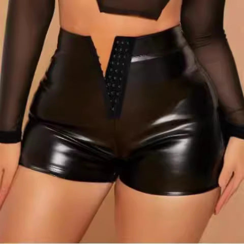 Damen Hochtaillierte Kunstleder-Shorts mit dekorativem Knopfverschluss Drune
