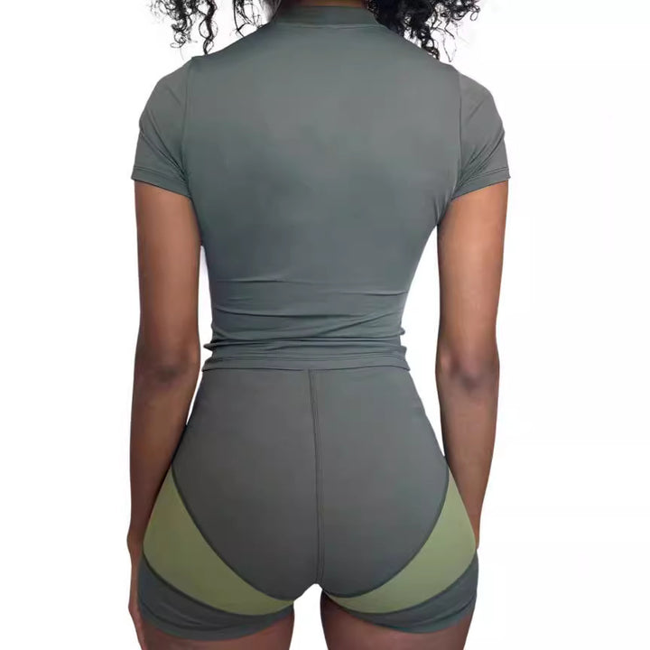 Damen Sportliches Set mit kurzem Oberteil und enganliegenden Shorts Drune