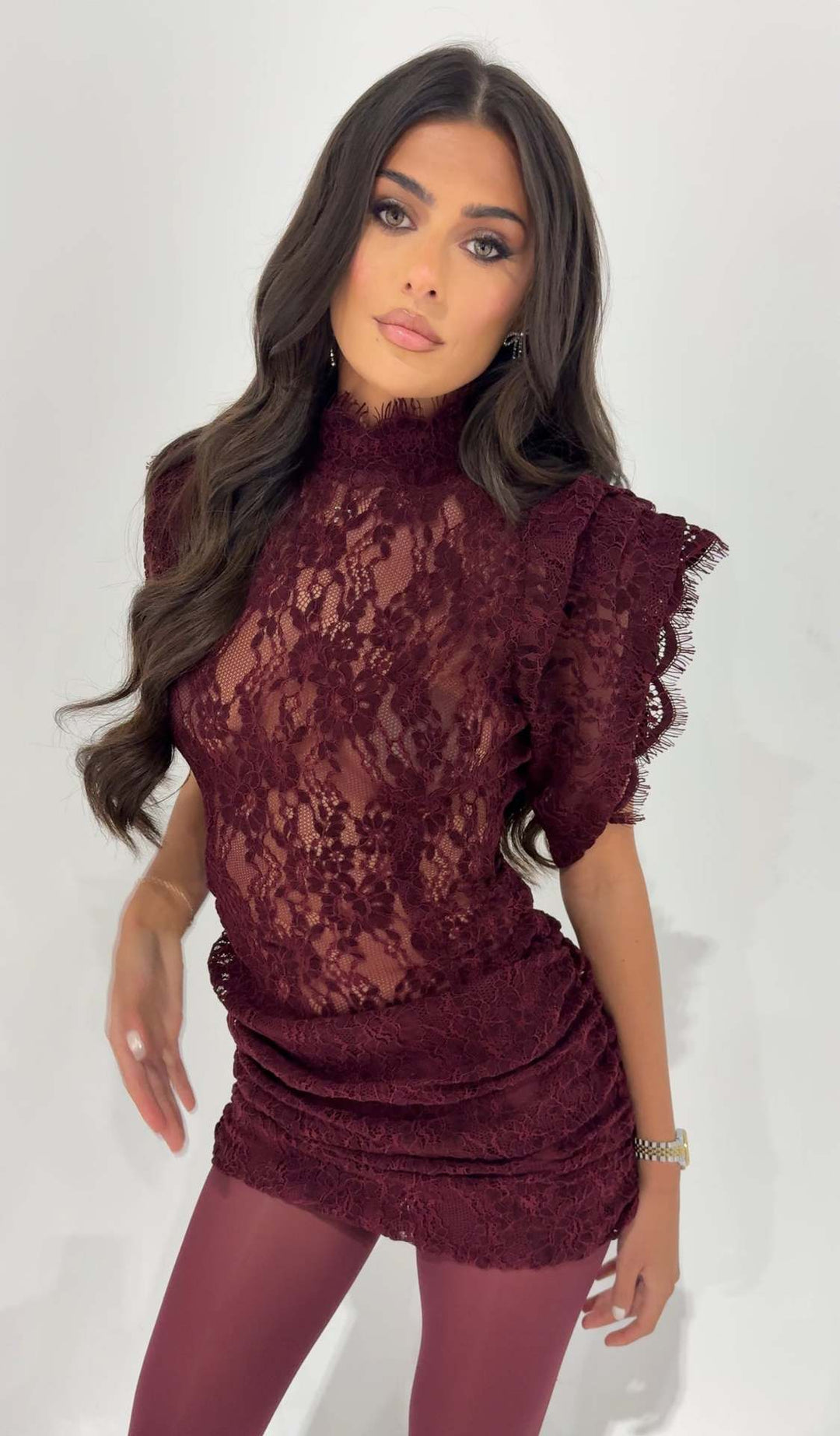 Damen Spitzenkleid mit romantischen Rüschen und transparenten Details Drune