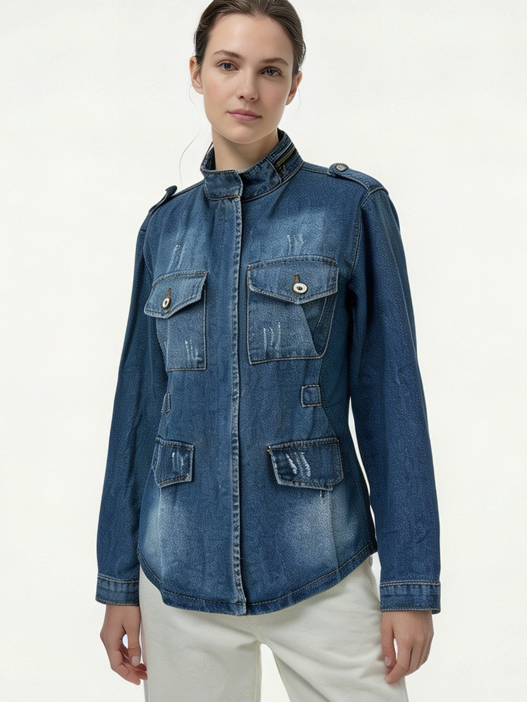 Damen nan taillierte Military-Denimjacke mit Stehkragen, aufgesetzten Pattentaschen und dezenten Used-Details Drune