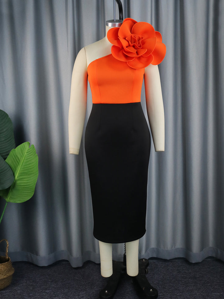 Damen figurbetontes Kleid mit asymmetrischem Blumenakzent Drune