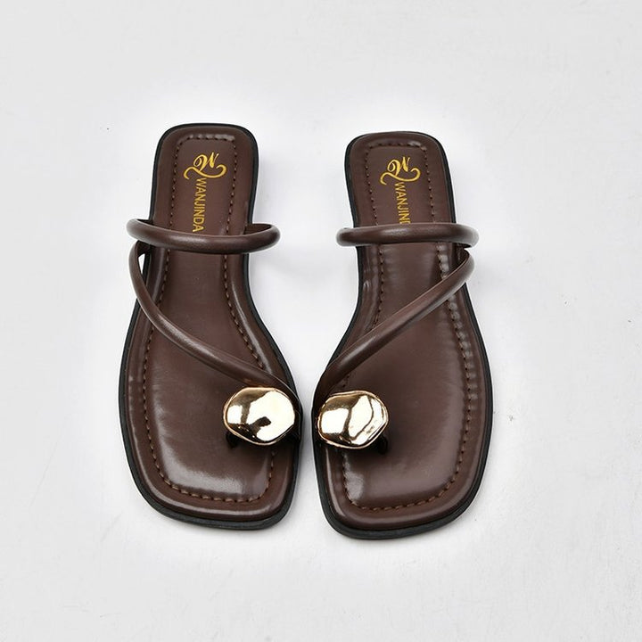 Damen Elegante und modische Riemchensandalen mit einzigartigem Metallakzent Drune