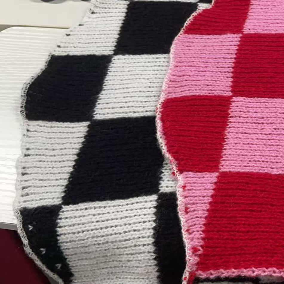 Damen Grobstrickjacke im modernen Karomuster Drune