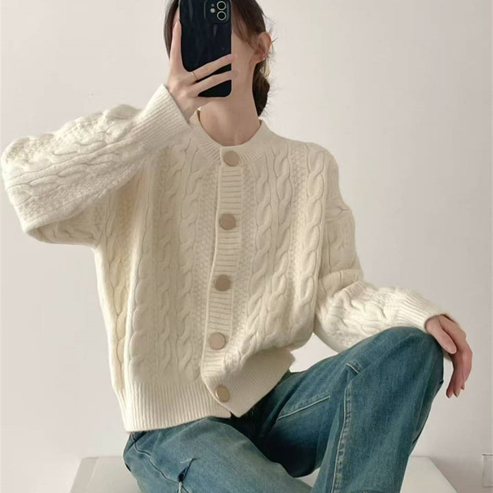 Damen Strickjacke mit Kabelmuster und großen Knopfdetails Drune