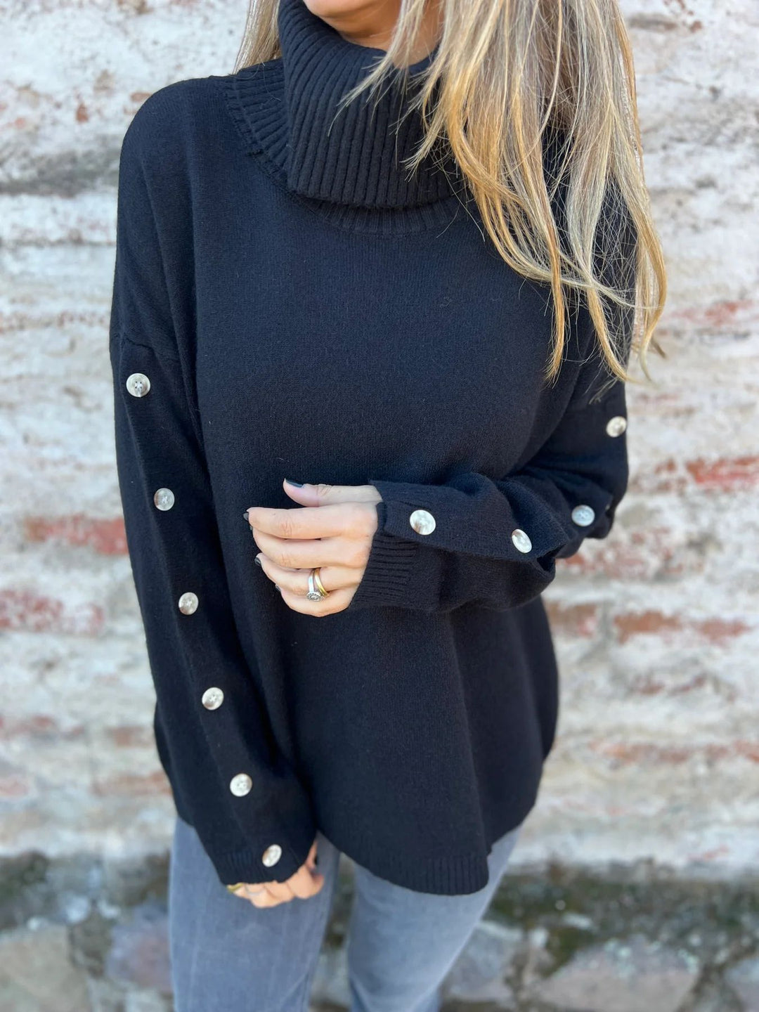 Damen Pullover mit Rollkragen und dekorativen Knopfdetails Drune