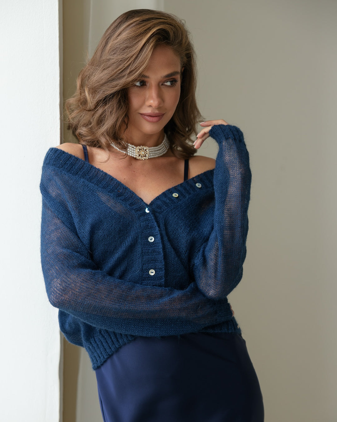 Damen Strickjacke mit tiefem V-Ausschnitt und praktischen Taschen Drune