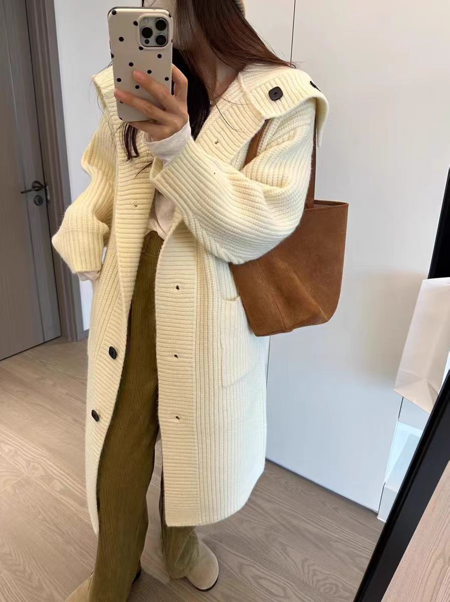Damen Grobstrickjacke mit voluminösem Schnitt und dekorativen Knöpfen Drune