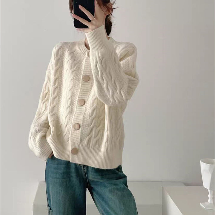 Damen Strickjacke mit Kabelmuster und großen Knopfdetails Drune