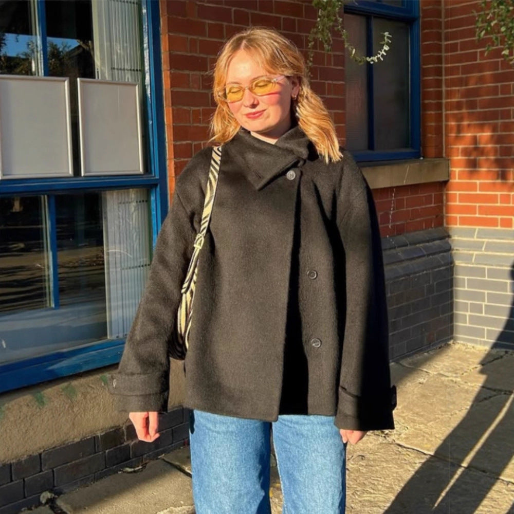 Damen cozy Wolljacke mit hohem Kragen und Knopfdetails Drune