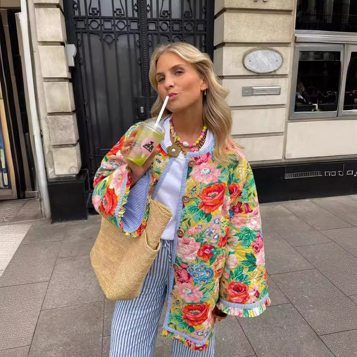 Damen Überwurfjacke mit buntem Blumenmuster und dekorativen Knöpfen Drune