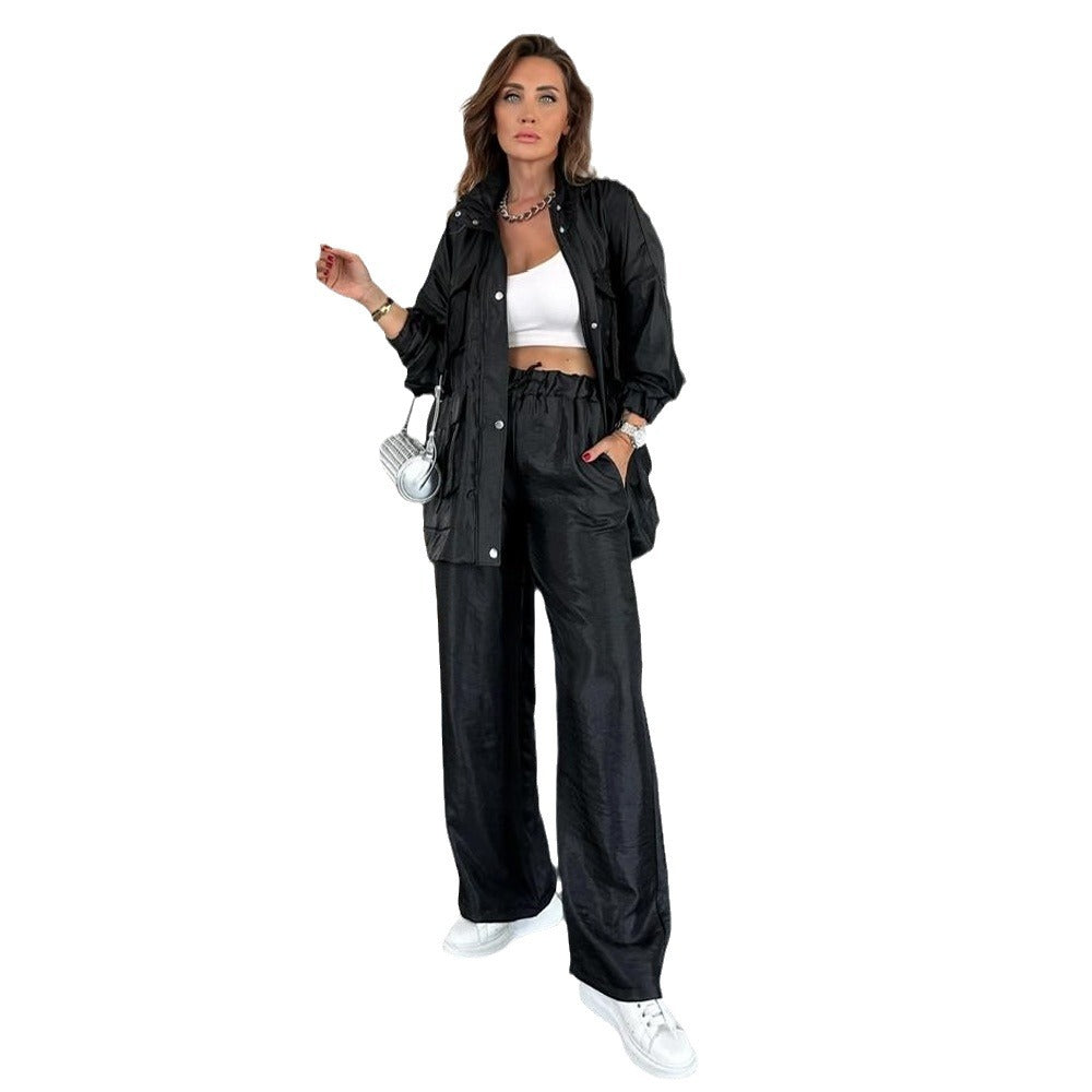 Damen athletisches Freizeit-Set mit elegantem Glanz und praktischen Taschen Drune