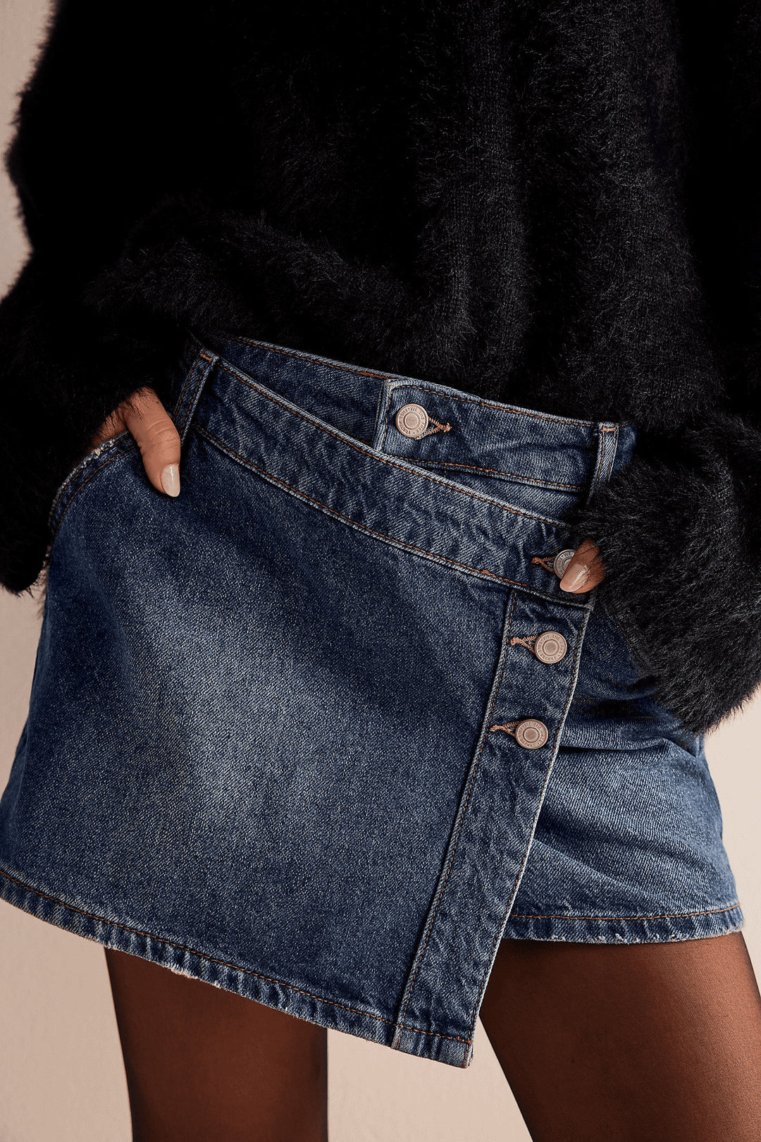 Damen modischer A-Linien-Denimrock mit asymmetrischem Knopfdesign und praktischen Taschen Drune