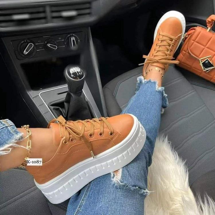 Damen Plateau-Sneaker mit glänzender Oberflächenstruktur und rutschfester Sohle Drune