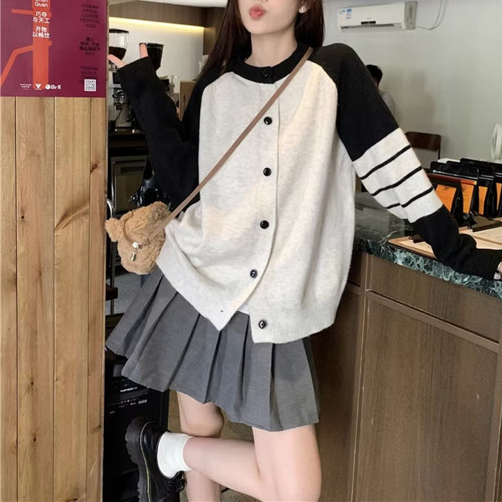 Damen komfortable Strickjacke mit kontrastierenden Ärmeln und Knopfverschluss Drune