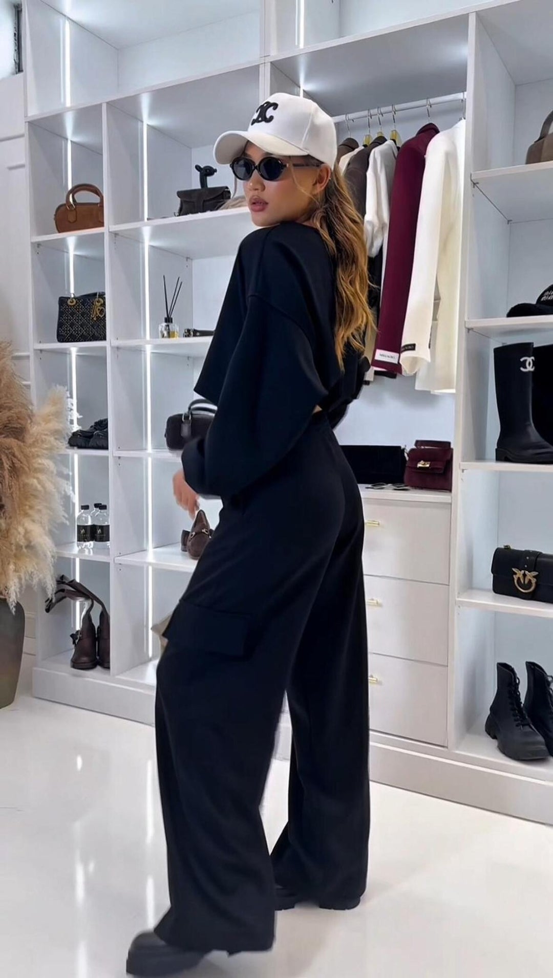 Damen lässiges Freizeit-Set mit cropped Oberteil und weiter Stoffhose Drune