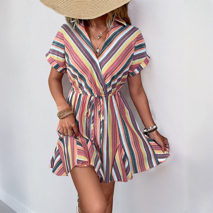 Damen Sommerliches Wickelkleid mit buntem Streifenmuster Drune