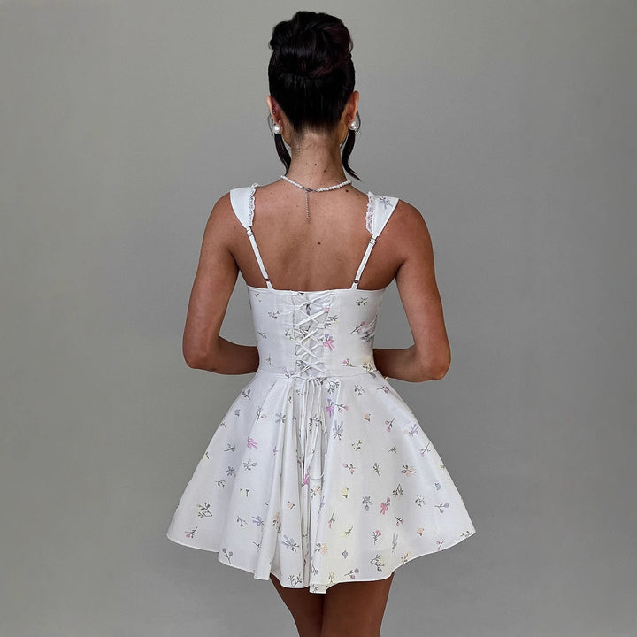 Damen Verspieltes Kurzkleid mit femininer Schnürung und zarten Rüschendetails Drune