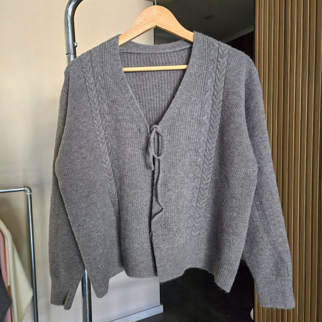 Damen Strickjacke mit Zopfmuster und dekorativem Kordelzug Drune