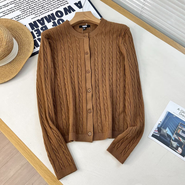 Damen Strickjacke mit Zopfdesign und Knopfleiste Drune