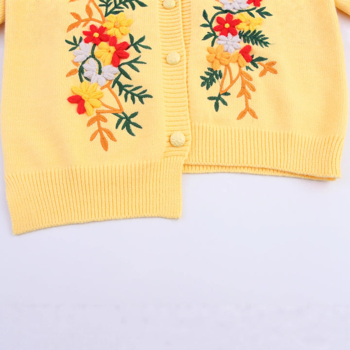 Damen Strickjacke mit floralem Stickdesign und Knopfverschluss Drune