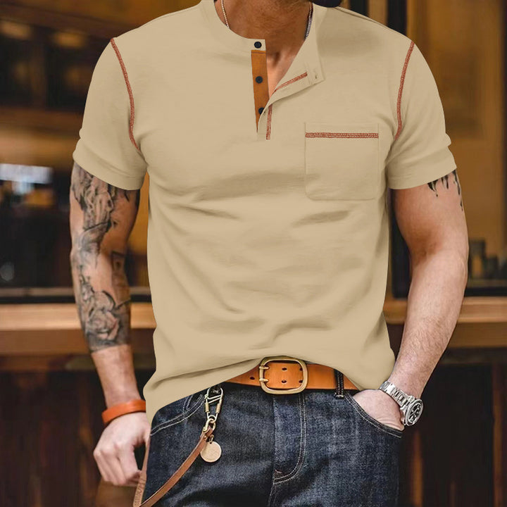 Herren nan kurzärmeliges Henley-Shirt mit Stehkragen, Brusttasche und kontrastierenden Ziernähten Drune
