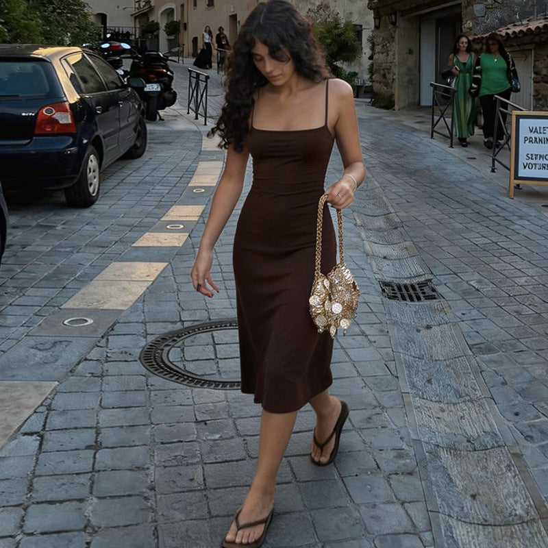 Damen Midi-Kleid mit schmalen Trägern und figurbetonender Passform Drune