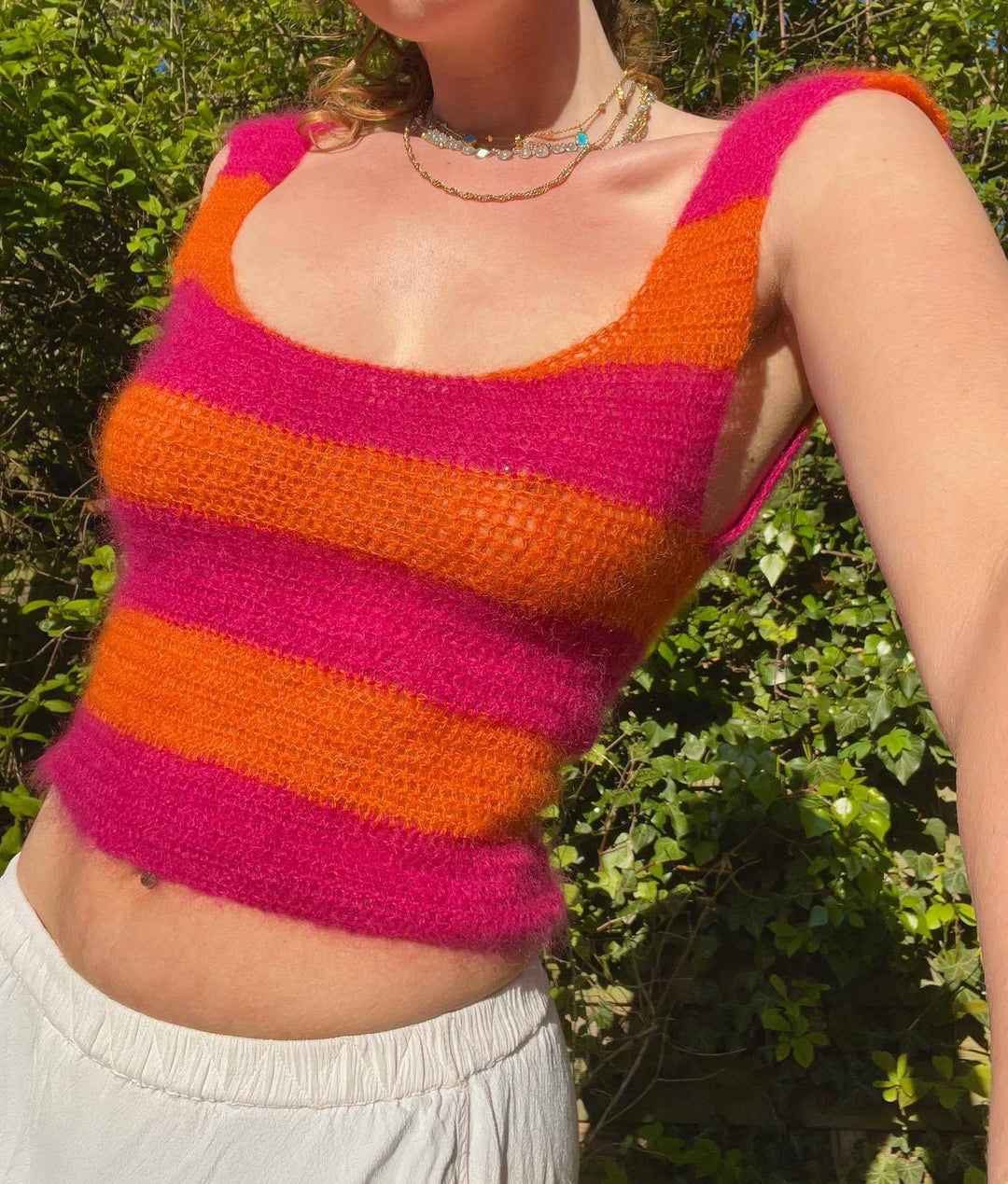 Damen gestricktes Crop-Top mit buntem Streifenmuster und weitem Rundhalsausschnitt Drune