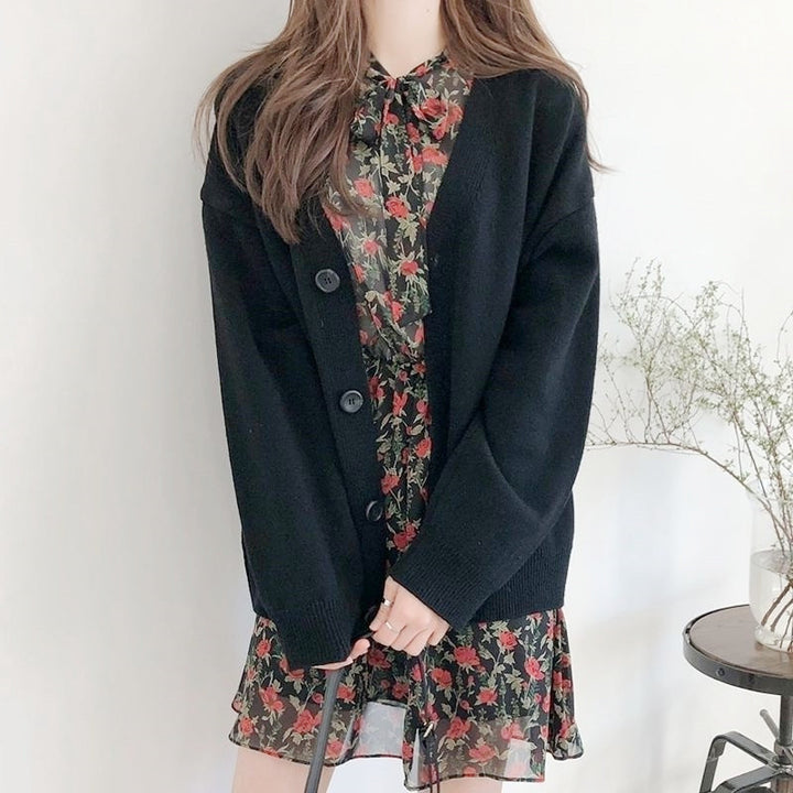 Damen bequeme Strickjacke mit weichem Material und großen Knopfdetails Drune