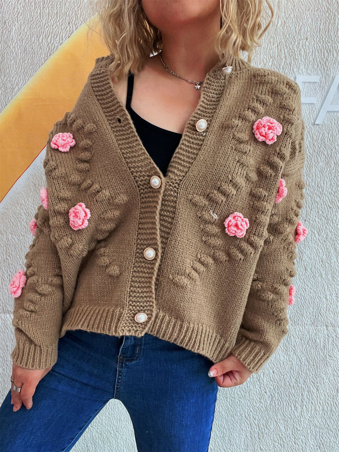 Damen Strickjacke mit floralen Applikationen und komfortablem Schnitt Drune
