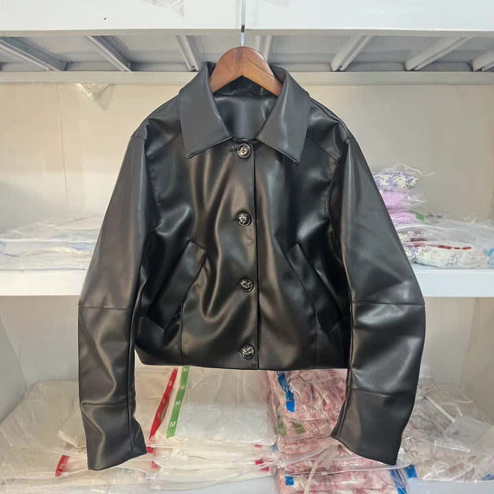 Damen Kunstlederjacke mit modernen Knopfdetails Drune