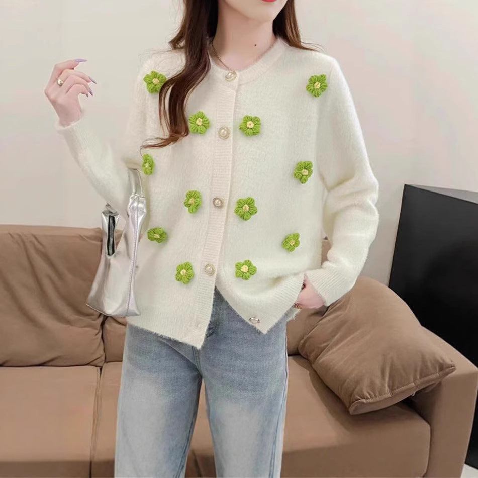 Damen Strickjacke mit zarter Blumenstickerei und Perlenknöpfen Drune