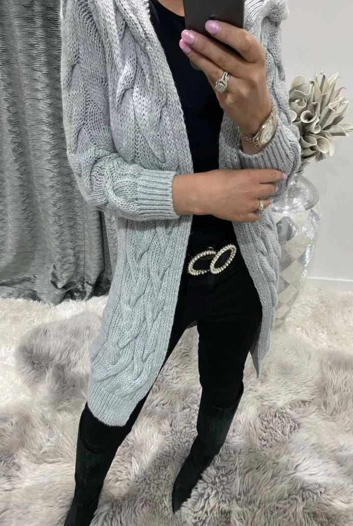 Damen Strickjacke mit tiefen Taschen und kunstvollem Zopfdesign Drune