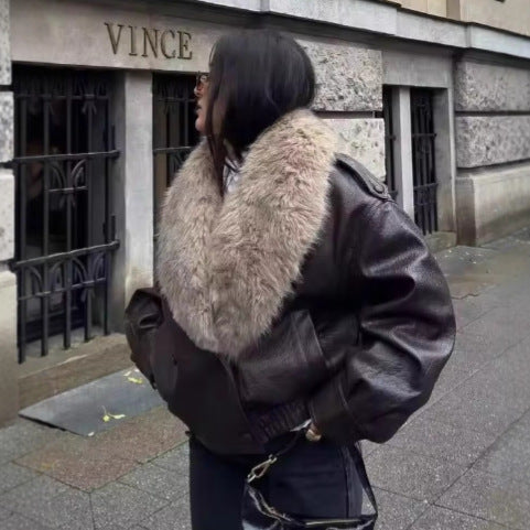 Damen nan kurze Lederjacke mit voluminösem Fellkragen, elastischem Bund und aufgesetzten Eingrifftaschen Drune
