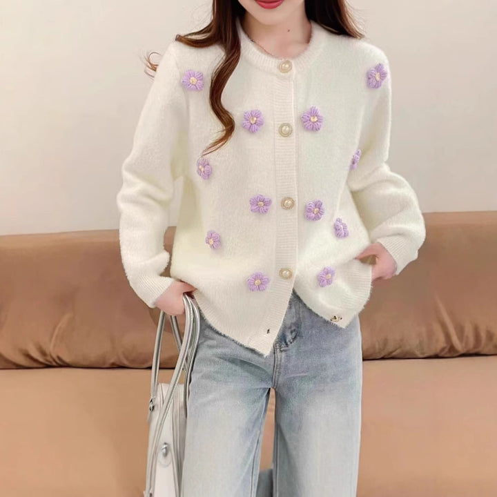 Damen Strickjacke mit zarter Blumenstickerei und Perlenknöpfen Drune