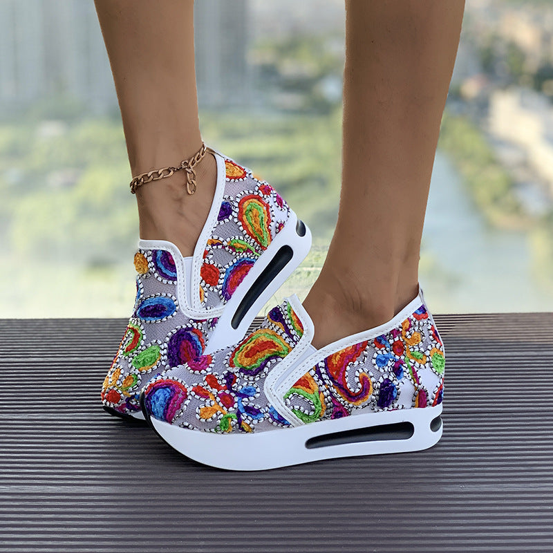 Damen modische Slip-On Sneakers mit buntem Stickdesign Drune