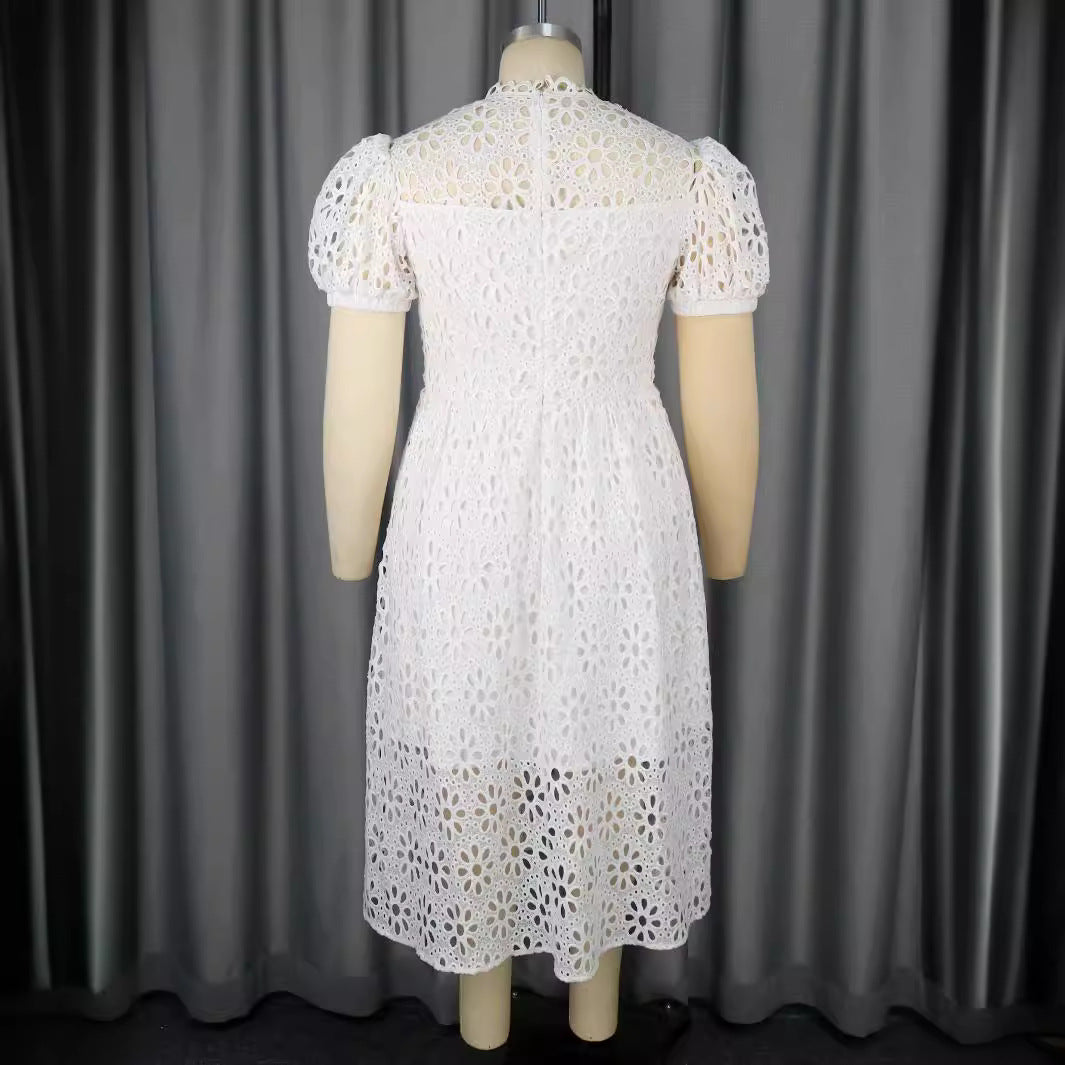 Damen Elegantes Kleid mit Blumenbordüren und Puffärmeln Drune