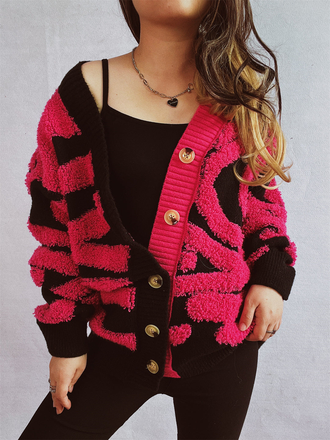 Damen modische Strickjacke mit grafischem Muster und luxuriösen Knöpfen Drune