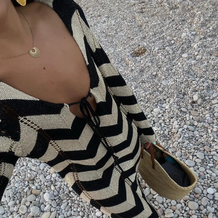 Damen Strickkleid mit modernem Zickzackmuster und tiefem V-Ausschnitt Drune