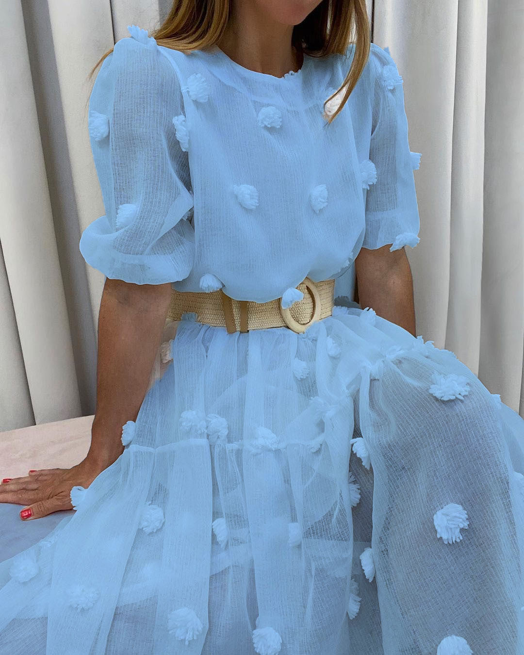 Damen Kleid mit volumetrischen Puffärmeln und dekorativen Fransen Drune