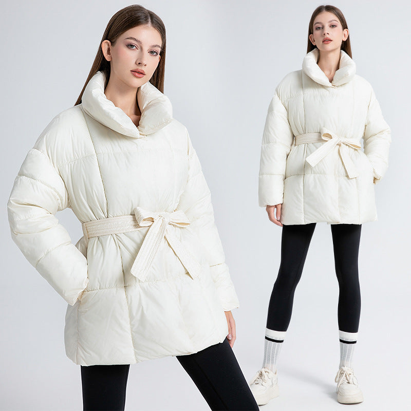 Damen Komfortable und elegante Pufferjacke mit Gürtel und hohem Kragen Drune
