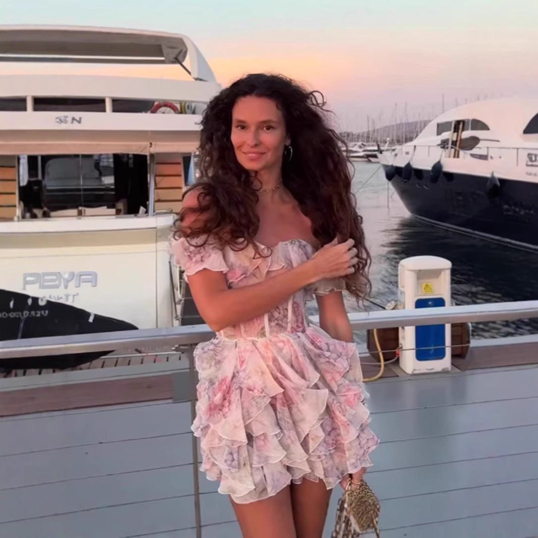 Damen festliches Cocktailkleid mit voluminösem Rock und Kragendetails Drune