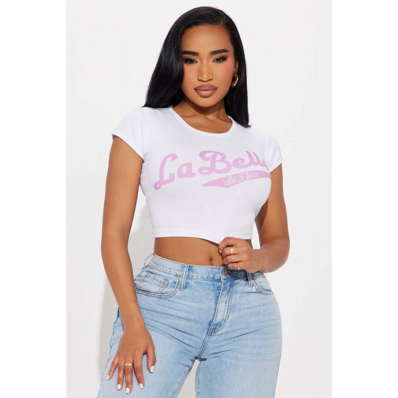 Damen cropped T-Shirt mit modernem Schriftzug und figurbetontem Schnitt Drune