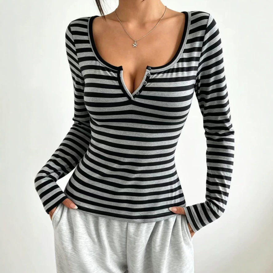 Damen nan tailliertes gestreiftes Langarmshirt mit tiefem Rundhalsausschnitt und dekorativer Knopfleiste Drune