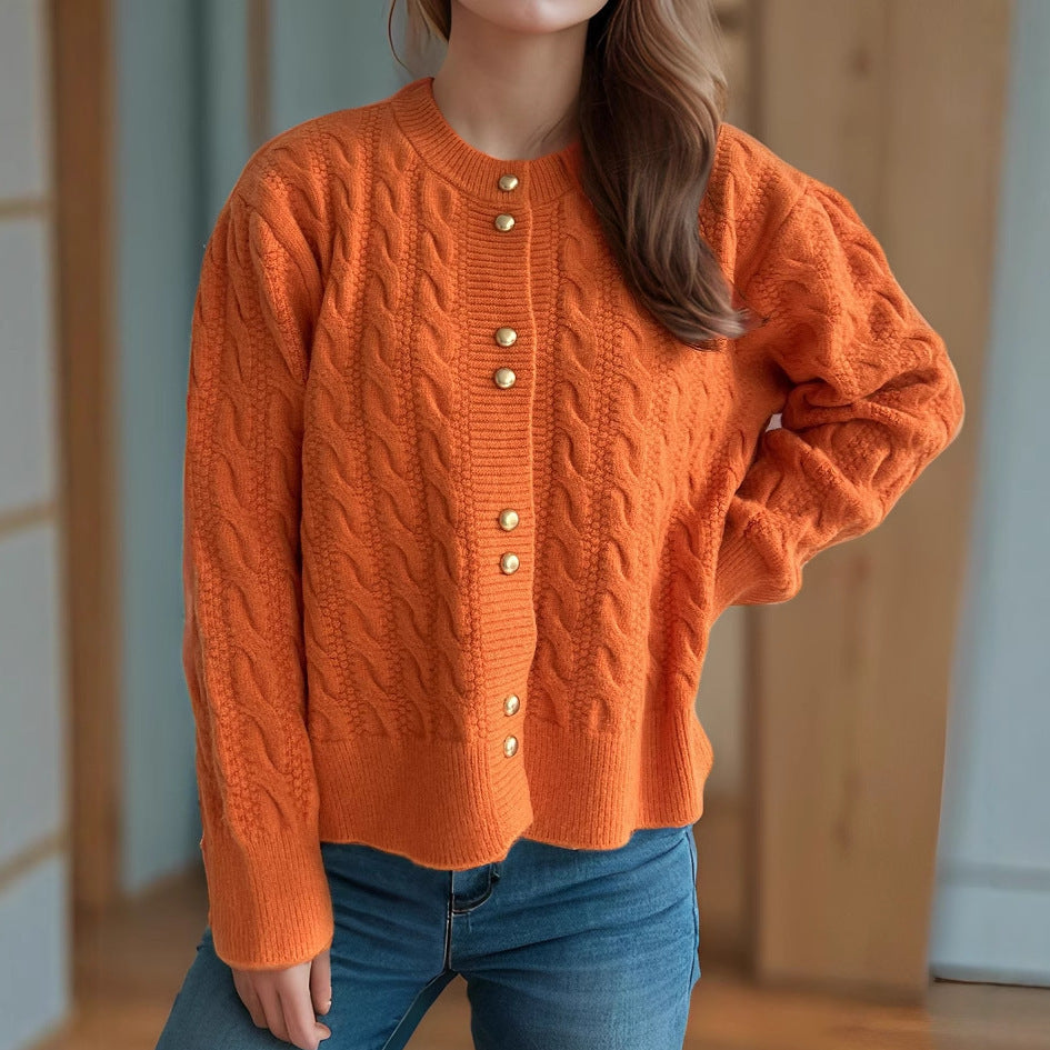Damen Strickjacke mit eleganter Zopfmusterstruktur und dekorativen Knöpfen Drune