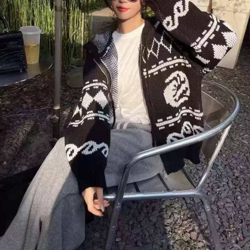 Damenmodische Strickjacke mit grafischem Muster und Kapuze Drune