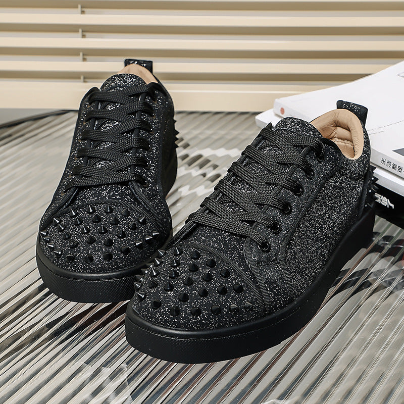 Damen glitzernder Low-Top Sneaker mit spitzem Nietenbesatz und gepolstertem Lederfutter Drune