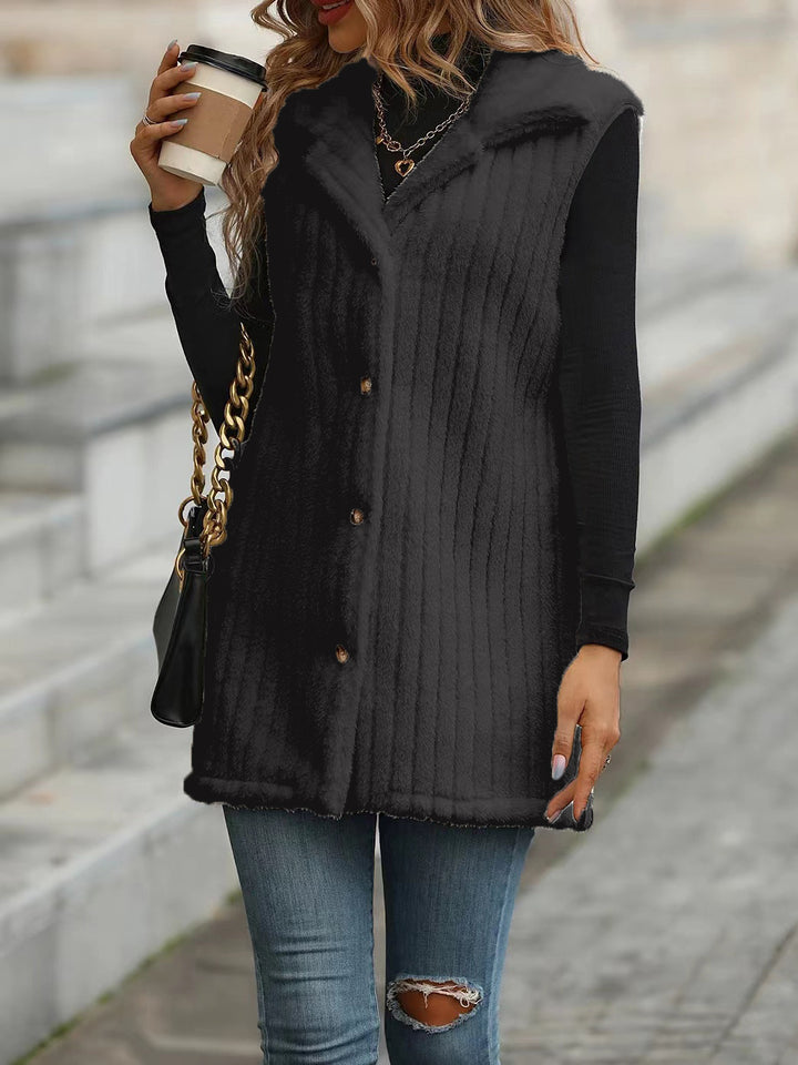Damen Strickweste mit samtiger Oberfläche und modernen Knopfdetails Drune