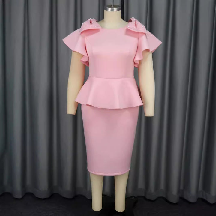 Damen Elegantes Kleid mit voluminösen Rüschensäumen und Perlenakzenten Drune