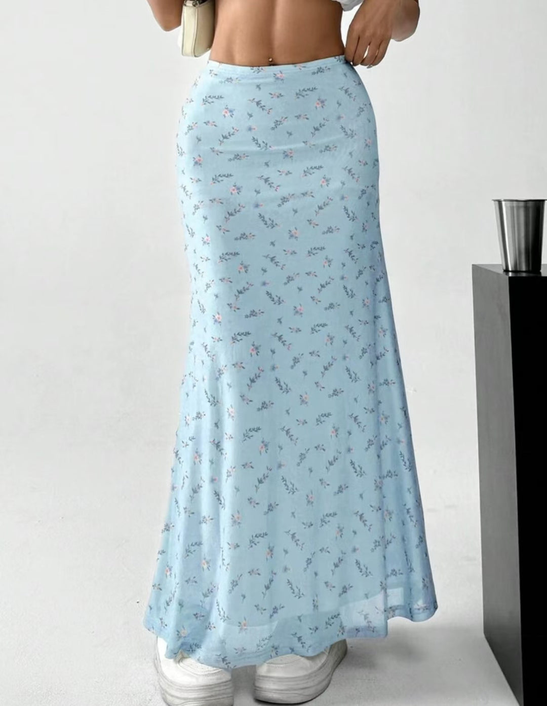 Damen Langrock mit floralen Motiven und fließendem Schnitt Drune
